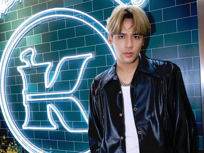 男星陳零九因代言香港JPEX虛幣交易平台，由證人改列被告。（圖：臉書）