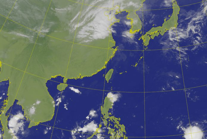 今天各地持續穩定，水氣較少，僅東半部地區及恆春半島有零星短暫雨。（圖：氣象署網站）