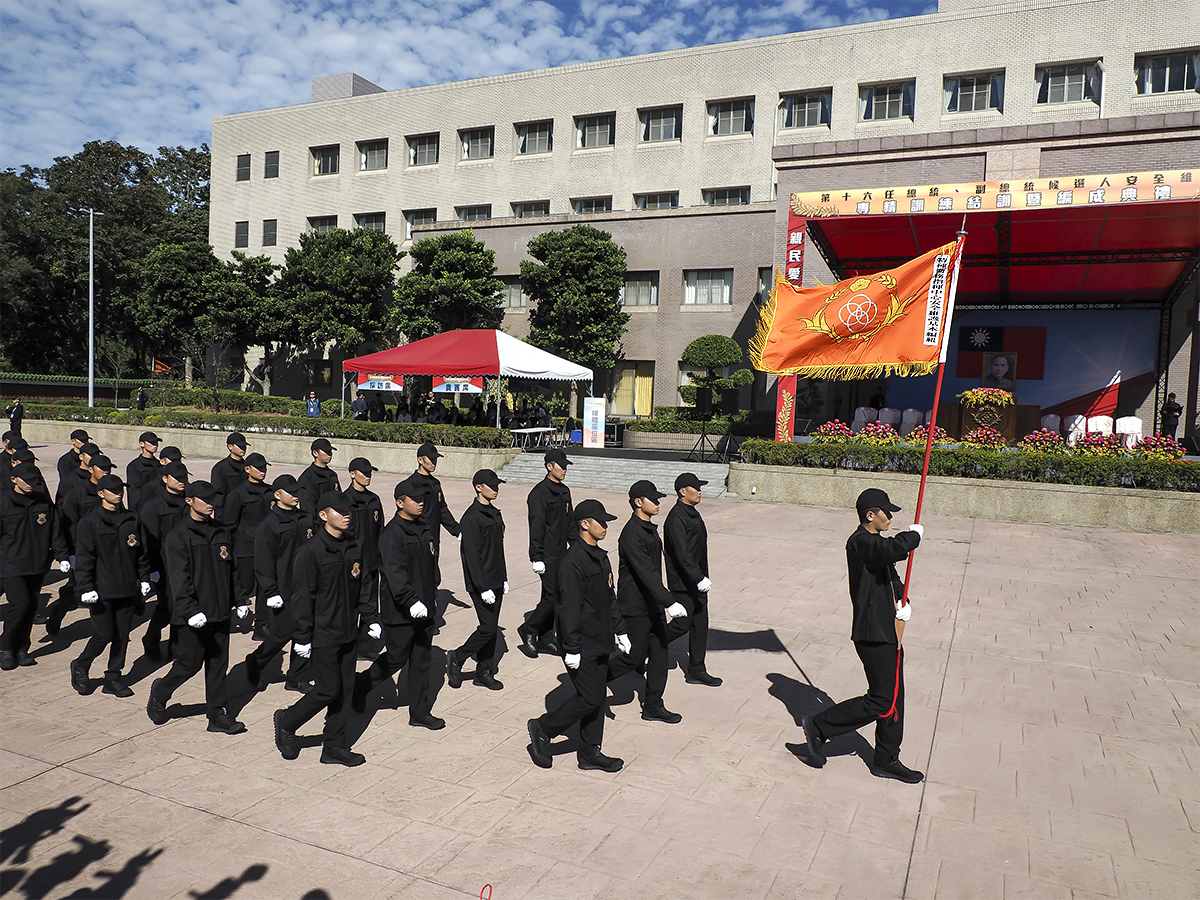 現場由國安局長蔡明彥舉行成軍儀式,並親自校閱編成隊伍。(圖:張柏仲攝)