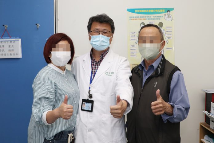 微創手術腎移植，手術中放掉約10公斤腹水，腎臟恢復功能，心臟衰竭問題也獲得改善。（圖：大里仁愛醫院提供）