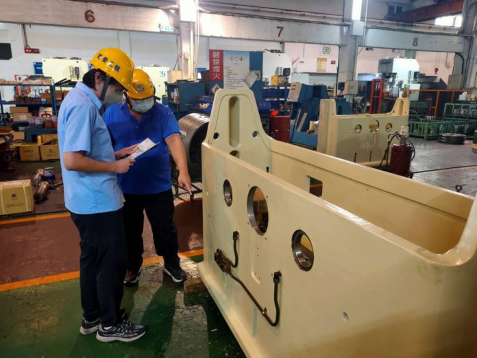 勞動力青年就業旗艦計畫，鼓勵企業「先僱用後訓練」，由職場導師手把手教導，助業界培育青年成為職場生力軍。（圖：中彰投分署提供）