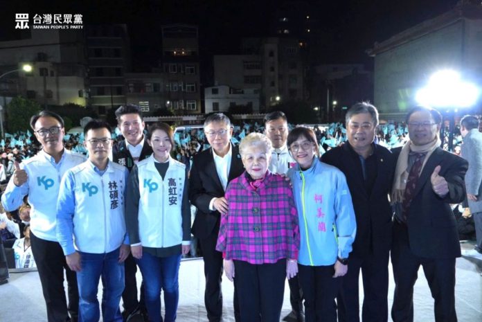 藍白合恐現變數，柯媽要柯文哲不要合了自己選。（圖：民眾黨臉書）